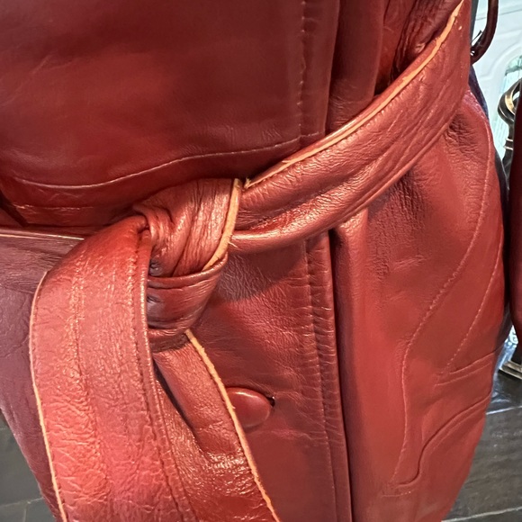 Vintage Golét 1970’s Red leather coat trimmed with a silver fox collar 8/10 Med - Picture 14 of 16